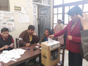 Daly Santa María emitió su voto.