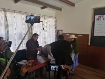 El Gobernador ya votó.