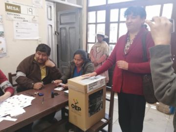 Daly Santa María emitió su voto.