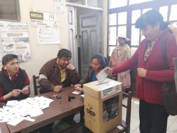 Daly Santa María emitió su voto.