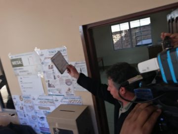 César Navarro votó esta mañana.