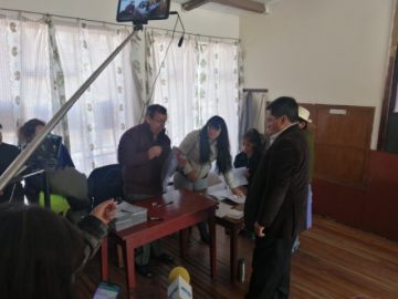 El Gobernador ya votó.