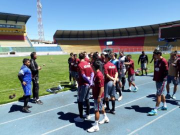 Entrenan en el estadio Víctor Agustín Ugarte.