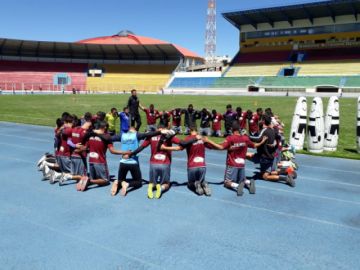 Entrenan en el estadio Víctor Agustín Ugarte.