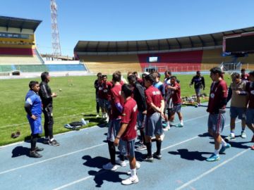 Entrenan en el estadio Víctor Agustín Ugarte.