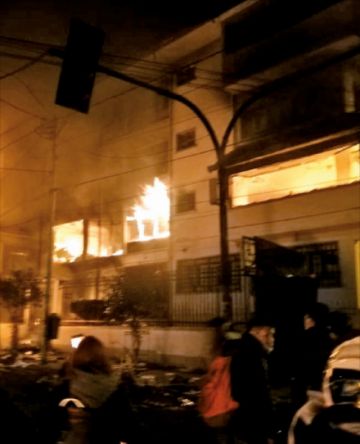 De esta forma comenzó a arder el edificio.