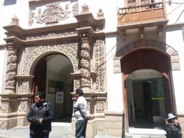 Panorama en el cercanías de edificios bancarios.