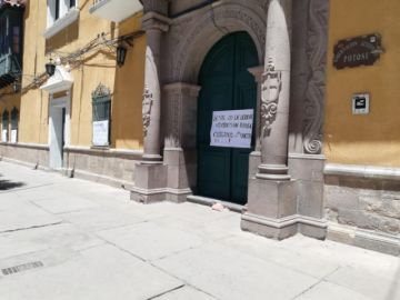 instituciones en el centro.