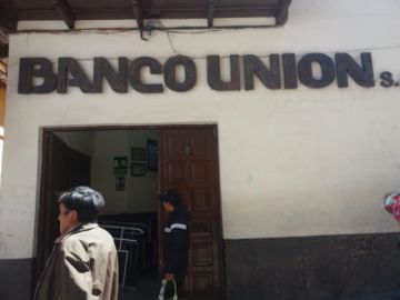 Panorama en el cercanías de edificios bancarios.