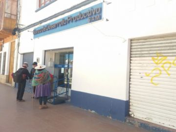 Panorama en el cercanías de edificios bancarios.