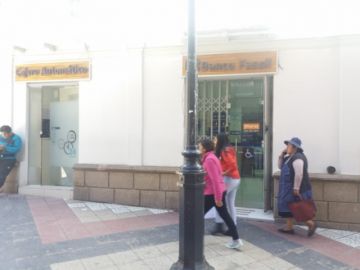 Panorama en el cercanías de edificios bancarios.
