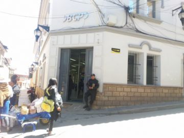Panorama en el cercanías de edificios bancarios.