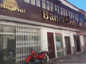 Panorama en el cercanías de edificios bancarios.