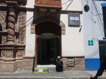 Panorama en el cercanías de edificios bancarios.
