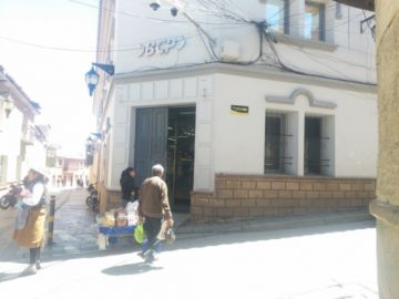 Los bancos estaban abiertos a primera hora de la mañana.