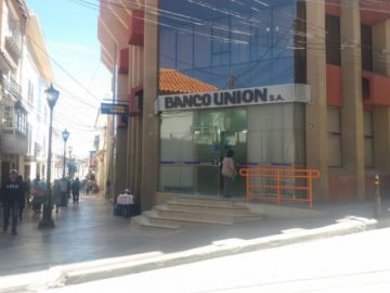 Los bancos estaban abiertos a primera hora de la mañana.