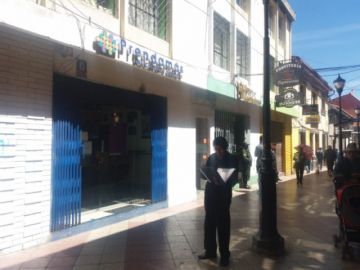 Los bancos estaban abiertos a primera hora de la mañana.
