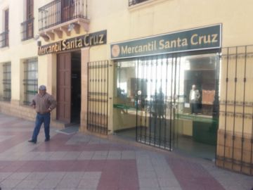 Los bancos estaban abiertos a primera hora de la mañana.
