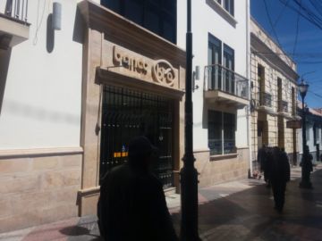 Los bancos estaban abiertos a primera hora de la mañana.