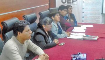 Miembros del Órgano Electoral Plurinacional, en conferencia de prensa.