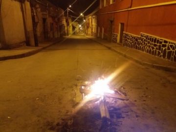 Se encendieron fogatas en las calles.