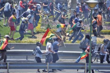 En diferentes ciudades capitales se cumple un paro cívico con bloqueos y enfrentamientos.