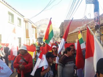 Todavía en la calle Millares.