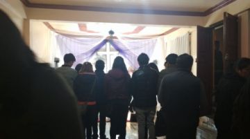 Familias prepararon las tumbas para sus seres queridos fallecidos.