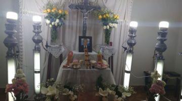 Familias prepararon las tumbas para sus seres queridos fallecidos.