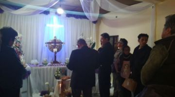 Familias prepararon las tumbas para sus seres queridos fallecidos.
