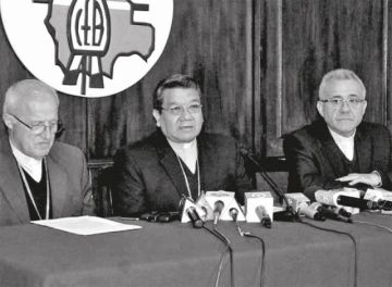 Representantes de la Iglesia Católica en conferencia de prensa.