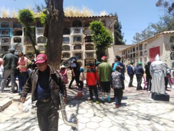 Las familias acuden desde temprano este domingo.