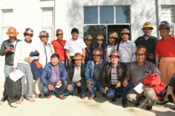 Una de las fotos de grupo que se tomó ayer, en Cochabamba. Las de la reunión están en la parte inferior de esta página. Copa es el que está diferenciado con el círculo.