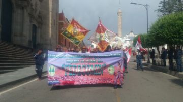 La marcha de los mineros rumbo al Puente de la Dignidad.