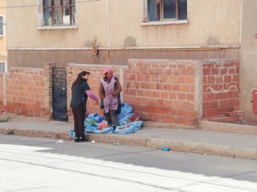 Las vendedoras fueron obligadas a levantar sus puestos de venta.