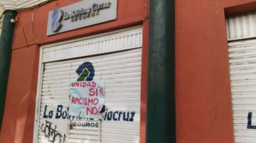 Las puertas de los bancos están cerradas.