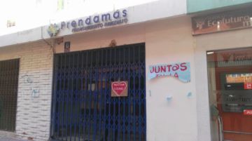 Las puertas de los bancos están cerradas.