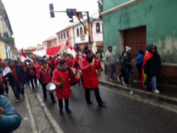 Festejan en las calles.