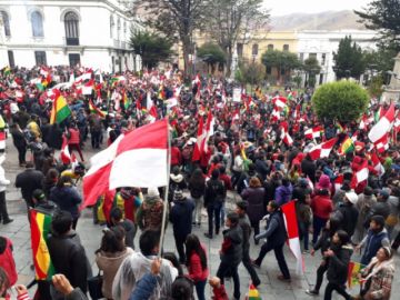 Festejan en la plaza 10 de Noviembre