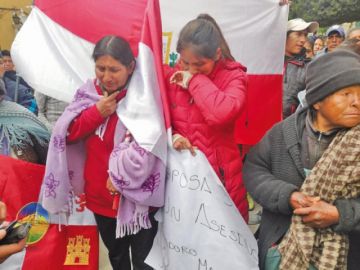 La esposa e hija de Teodoro Mamani estuvieron en manos de los vecinos.