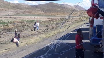 Comparten donaciones con comunarios que están en la ruta.