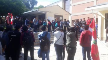 Este es el panorama en la escuela de maestros la mañana de este viernes.