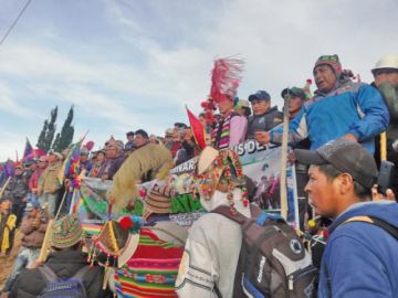 El diálogo previa a la marcha pacífica.