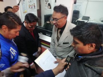 El momento de la presentación de la denuncia.