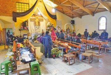 Los cuerpos eran velados ayer, miércoles, en una capilla.
