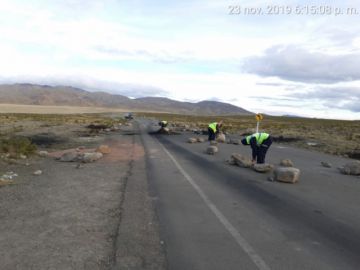 El personal de la ABC levantó las piedras.