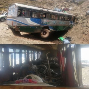 Así quedó el ómnibus pode fuera (arriba) y por dentro (abajo).