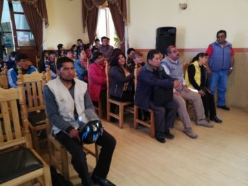 Los trabajadores están en el hemiciclo del ente deliberante municipal.