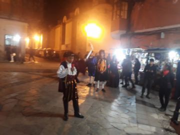 Los estudiantes difunden información de los atractivos potosinos. FOTO SECRETARÍA DE TURISMO GADP