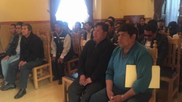 La sesión se desarrolla en presencia de los dirigentes de los chóferes.